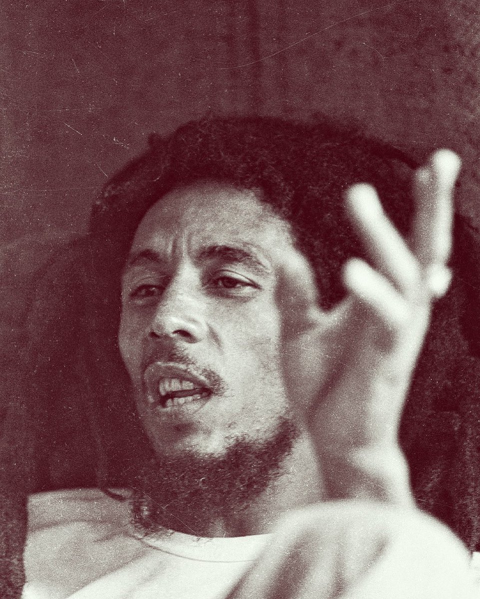“When we play music, we don’t play to suit critics. We play what we want to play, when we want to play it, how we want to play it. And we have a reason why we play it too, ya know.” #BobMarley

📷 by #JohnnieBlack
©️ Fifty-Six Hope Road Music Ltd.