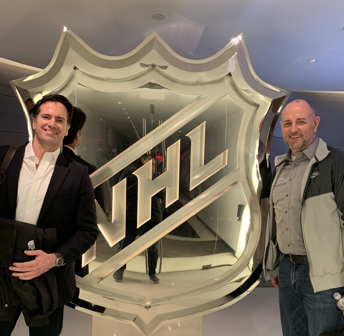 5 years ago we met with NHL senior brass &amp; provided a vision that is announced here: vz.to/NHLVZ24 
The partnership is taking 5G &amp; the NHL to the next level. VZ’s Private Networks is shaping sports entertainment &amp; our partnership with the NHL.🥅🏒🥅 #Proud of my team.