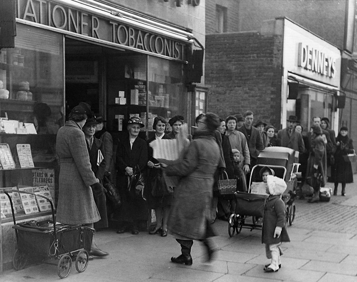 OAK77uk's tweet photo. #Windsor #PeascodStreet - #Denneys Bakery https://t.co/cpvCtcdvc0