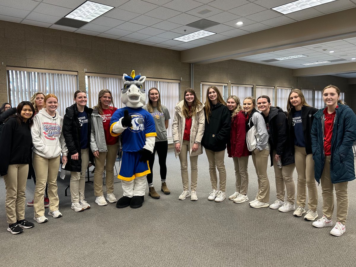 briar_cliff's tweet photo. Nothing better than meeting future Chargers 💙 #VisitDay https://t.co/RUiKOEuJen