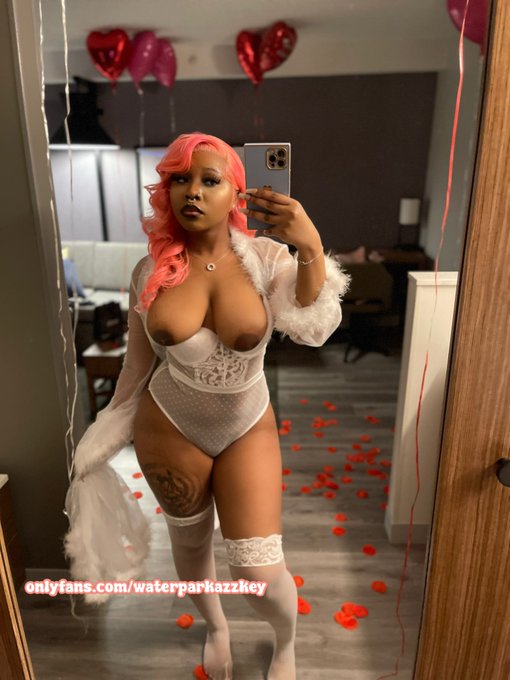 3 pic. If I Text You Saying “Come Over” .. Wyd ?? ? https://t.co/C6lXe0rLnM
