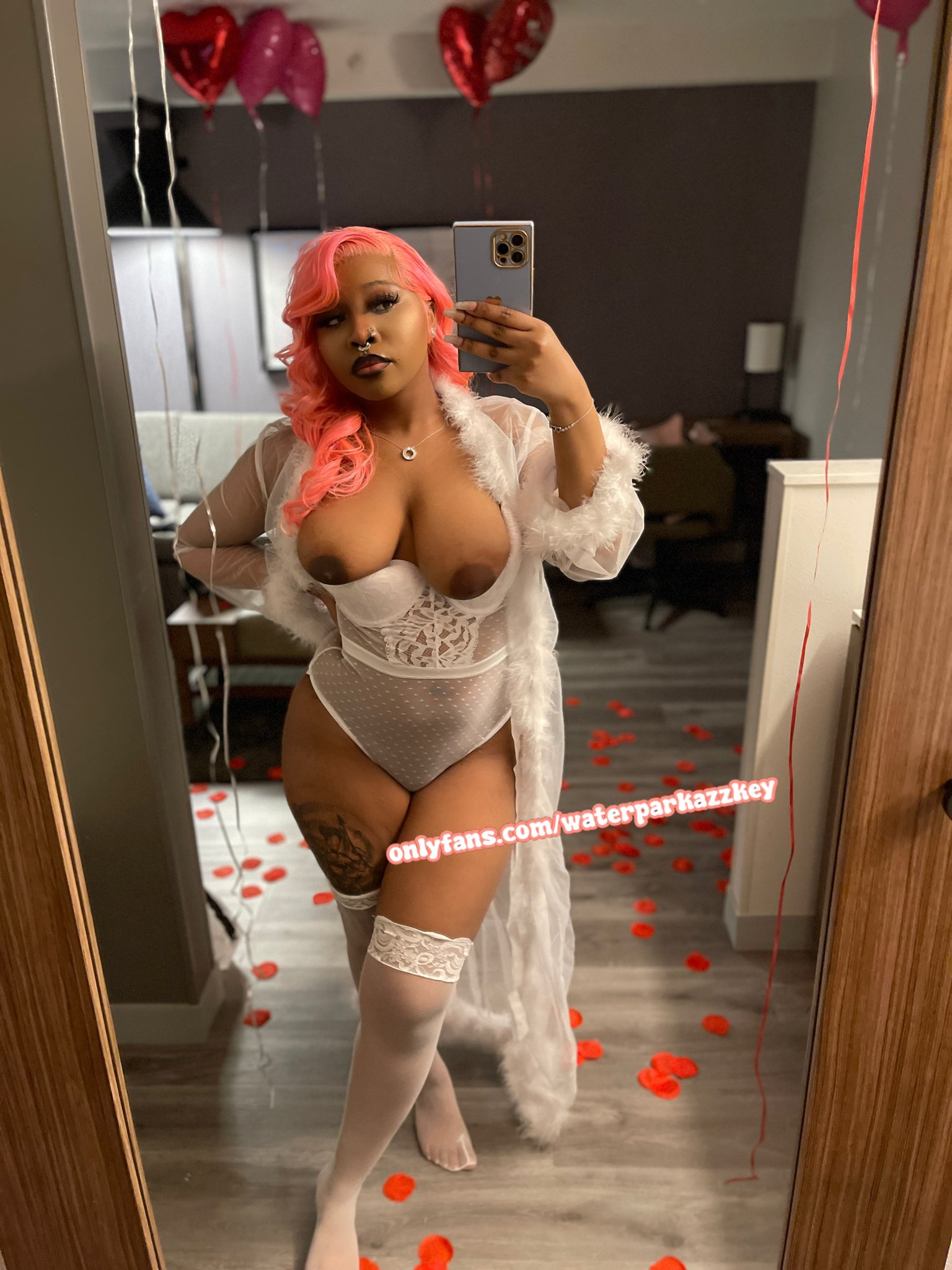 2 pic. If I Text You Saying “Come Over” .. Wyd ?? 🥰 https://t.co/C6lXe0rLnM