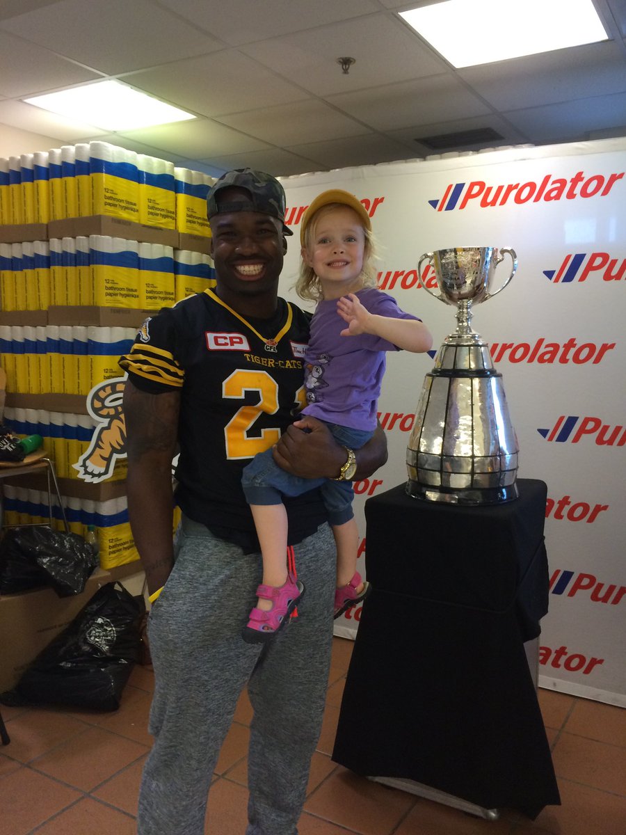 jcmoffat's tweet photo. @Ticats @Simoni_Lawrence #TheGraduation21
Such a positive force in Hamilton with his amazing smile! We love Simoni Lawrence! https://t.co/s8tI6t1NuC