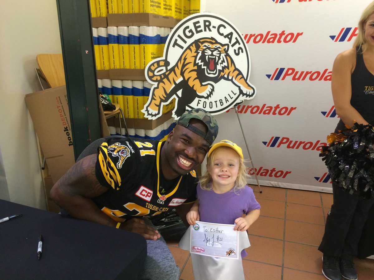 jcmoffat's tweet photo. @Ticats @Simoni_Lawrence #TheGraduation21
Such a positive force in Hamilton with his amazing smile! We love Simoni Lawrence! https://t.co/s8tI6t1NuC