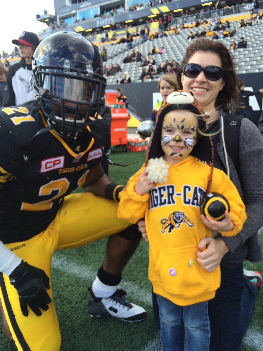jcmoffat's tweet photo. @Ticats @Simoni_Lawrence #TheGraduation21
@Simoni_Lawrence Always a treat when he takes the time to meet the fans! https://t.co/HETaeDll7M