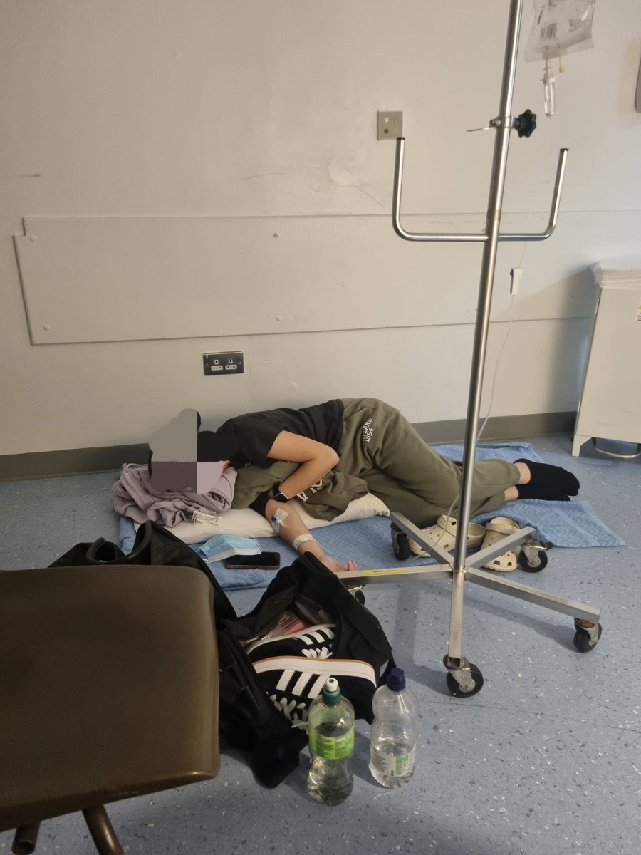 gavpepper85's tweet photo. Not even a chair Welcome to the 3rd world my cuzzin leah 27 hours on the floor of beaumont hospital this minute still hasn't seen a doctor @DonnellyStephen u are a failure Ireland spends billions on free health for illegal migrants and ignores our own people #irelandisfull https://t.co/3tA76Nmk3e