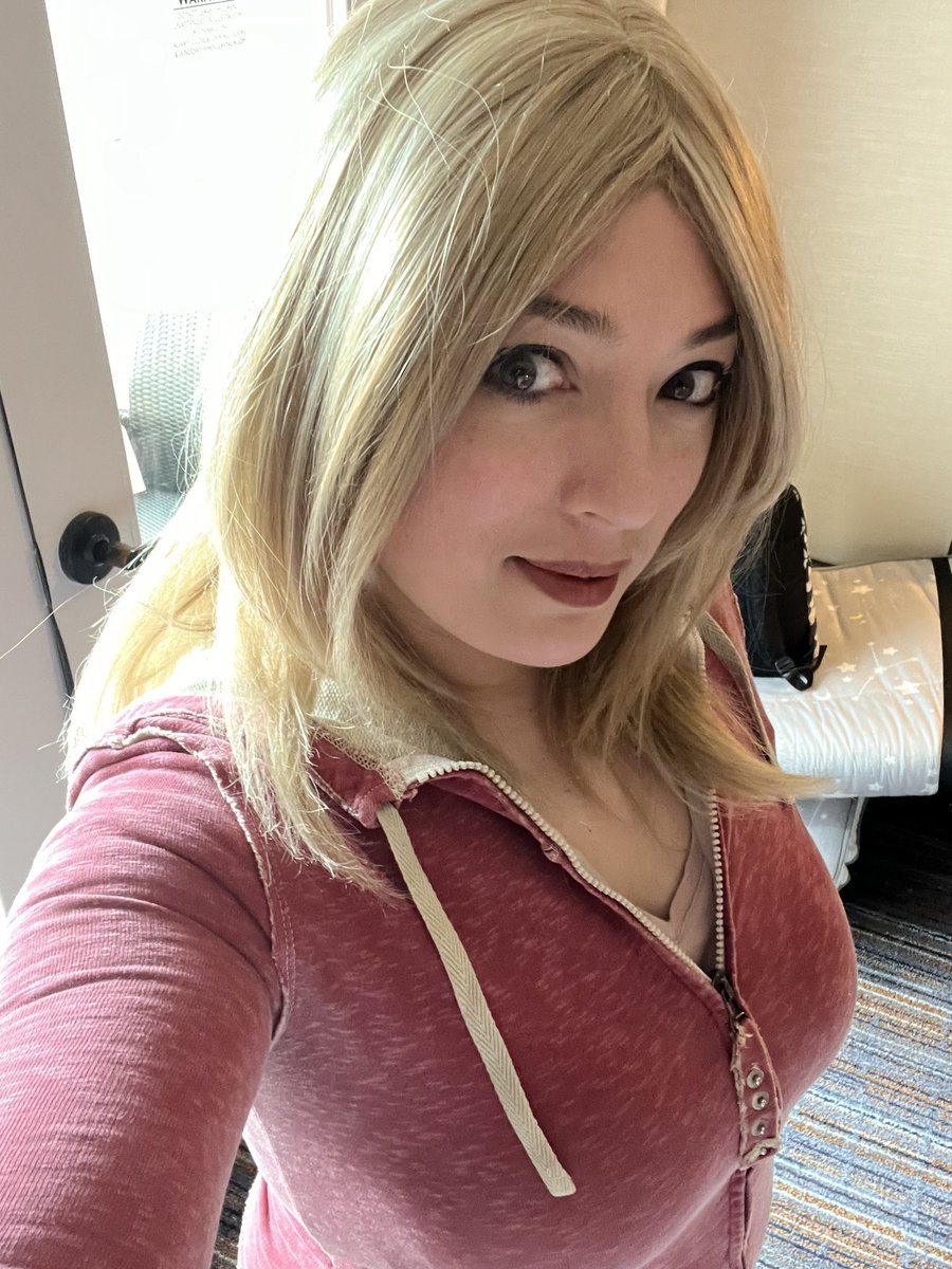 MikaAmeria's tweet image. Rose Tyler (Doctor Who)
Katsucon Day 1 - AM
I’m just never going to stop cosplaying her. 
#doctorwho #doctorwhocosplay #rosetyler #rosetylercosplay #katsucon #katsucon2024