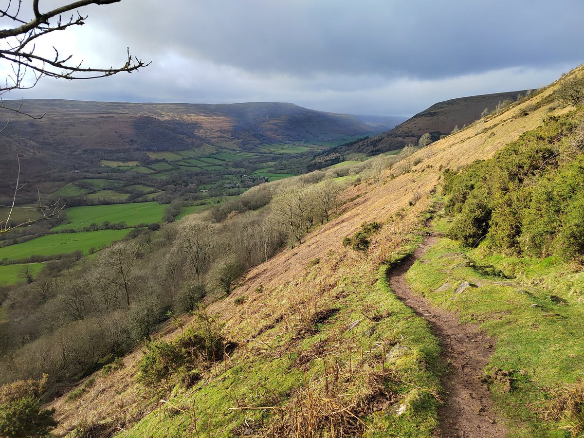smoggiewalks's tweet photo. Upto Hstterrall ridge trigpoint #explorelocal #discoverlocal #getoutside #breconbeacons #BannauBrycheiniog #trigpoint #blackmountians #offasdyke #beaconsway @DerekTheWeather @OrdnanceSurvey @ExploreBreconB @OffasDykePath https://t.co/2SHZ1Bt7BC