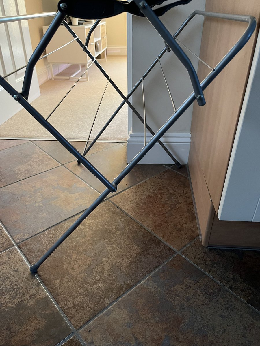 cursedttea's tweet photo. @AsdaServiceTeam @asda I bought a clothes horse from you and it arrived with only 3 legs?! I want a refund but the only option is to post it back but it didn’t come in a box so I have no idea how you expect me to post this back 😪 https://t.co/ChkbTgV8b0