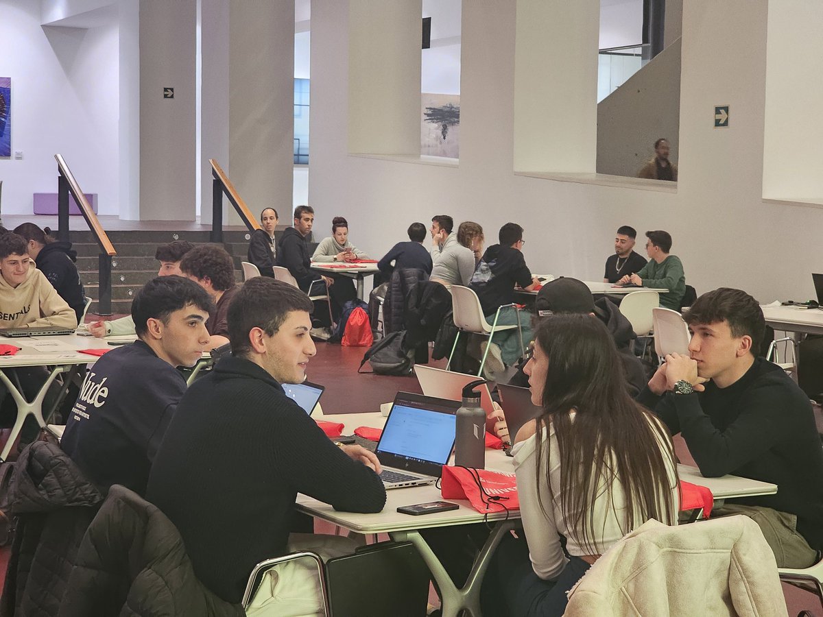 TecnoCampus's tweet photo. Durant aquesta edició 7a de la #SomHackathon participen 65 estudiants distribuits en diferents grups de #treballs per a tot un cap de setmana intens! 🔥 https://t.co/UvXyJIPrUv