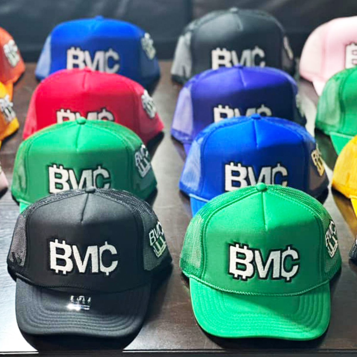 From bold logos to intricate designs, our customers are taking their projects to the next level! Share your embroidered cap masterpieces with us. 💫 #EmbroideryArt #CustomerWork  
.
Eliud Castellanos  
.
.
.
 #Embroidery #CustomApparel #Entrepreneurs #Ricoma #Caps #Embroidery