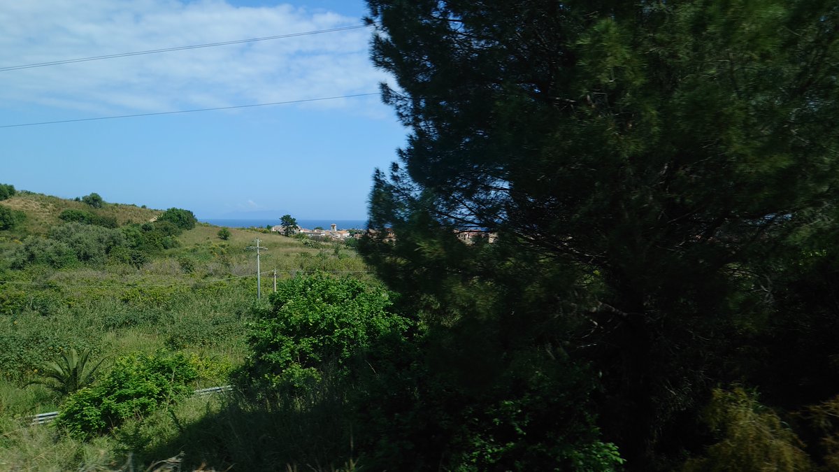 Falcone, Italy 🇮🇹 

#tft #goodmorning #italy #buongiorno #italia #thephotohour #green #traveller #falcone #sun #photography #stormhour #sicily #landscapes #landscapelovers #landscapephotography