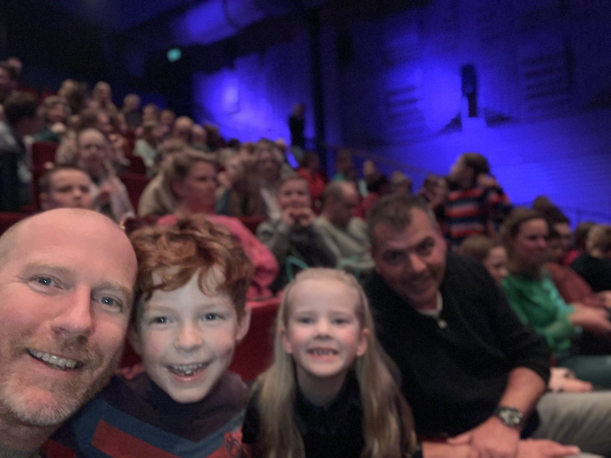 MichielFerwerda's tweet photo. Nu met #Sep, #Nikki & #Scott naar Mees Kees op kamp in @TheaterDeNaald. Goed begin van de vakantieweek 👌
#westland #theater #denaald #Meeskees https://t.co/xGQt4Ubojn