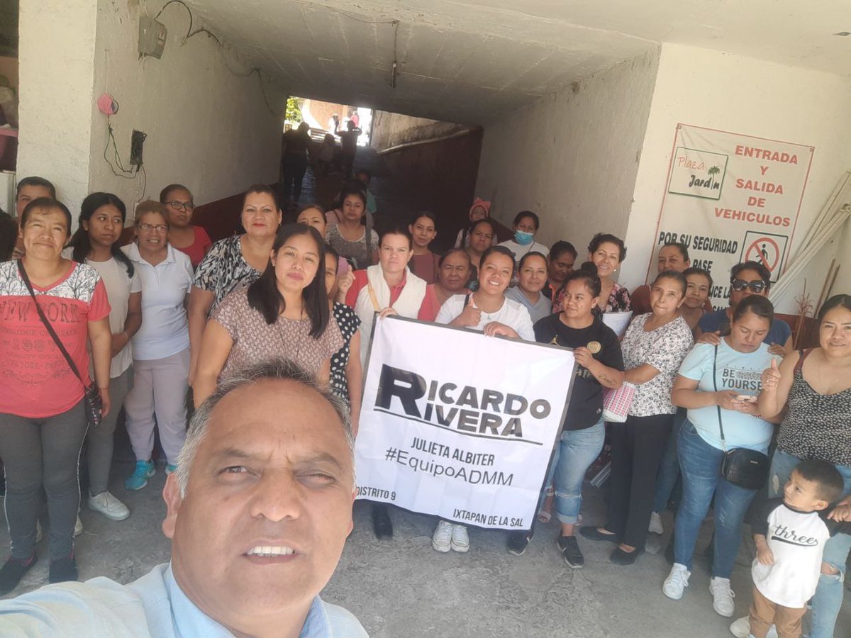 RicardoRiveraSl's tweet photo. La lealtad y gratitud, valor primordial en este gran equipo
#SomosEquipoADMM
#IxtapandelaSal
#Distrito9
#EFM
#JulietaAlbiter
#RicardoRivera https://t.co/eqSiHFQTxN