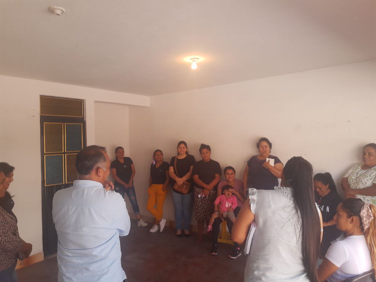 RicardoRiveraSl's tweet photo. La lealtad y gratitud, valor primordial en este gran equipo
#SomosEquipoADMM
#IxtapandelaSal
#Distrito9
#EFM
#JulietaAlbiter
#RicardoRivera https://t.co/eqSiHFQTxN