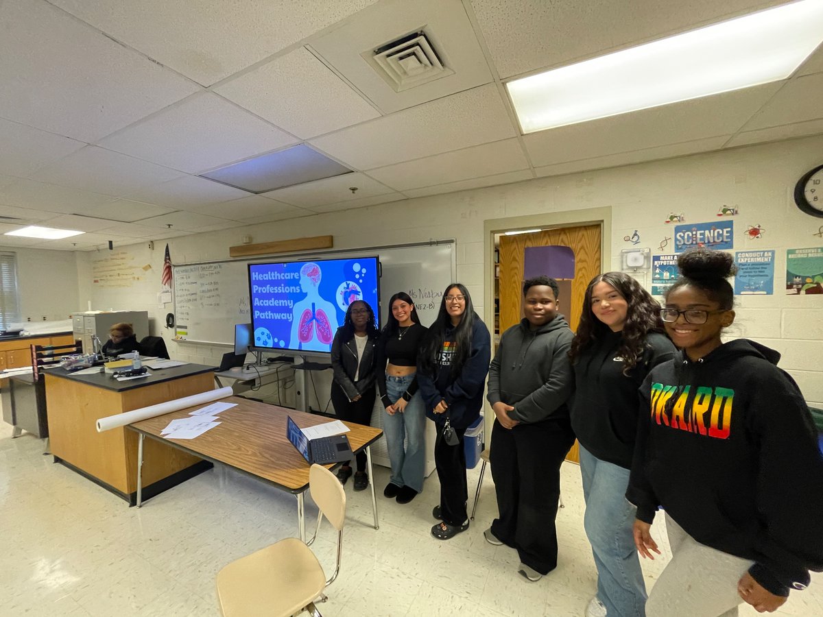 JFKAcademies's tweet image. Happy Friday! Today our CNA, CCMA & Physical Rehab students presented about their respective pathways to aspiring Health Academy students