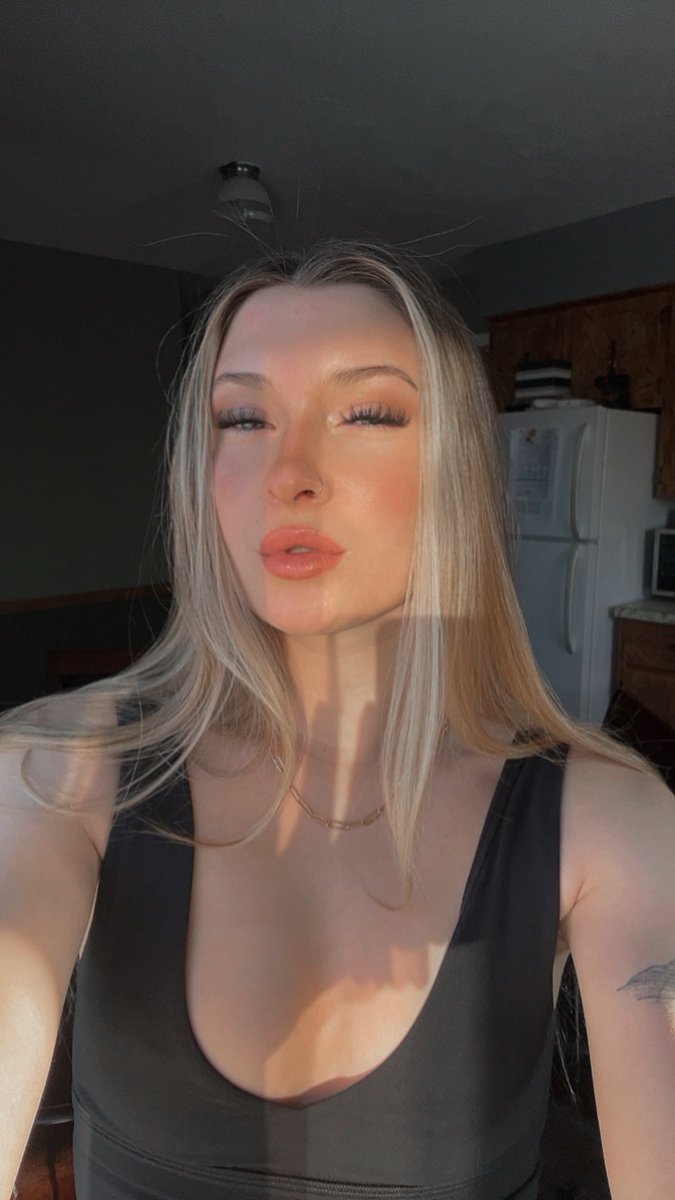 ugc_maddy's tweet photo. Looking for your next product model or user generated content creator?? 📸

I’m your gal. Message me to start now! 

📩 business.madisonb@gmail.com

#ugc #usergeneratedcontent #usergeneratedcontentcreator #contentcreator #marketing #digitalmarketingspecialist #adcontent #model https://t.co/fzmBoaKzJB