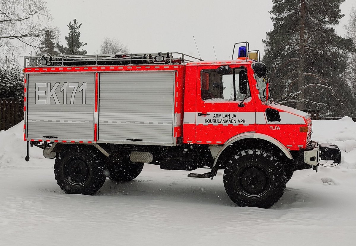 Tästä voi sanoa, että ajatonta paloautomuotoilua ja auton ikä on vaan numeroita. Kätevä, kompakti, maastokelpoinen, maastopaloihin varustettu Unimog! 🤩💪