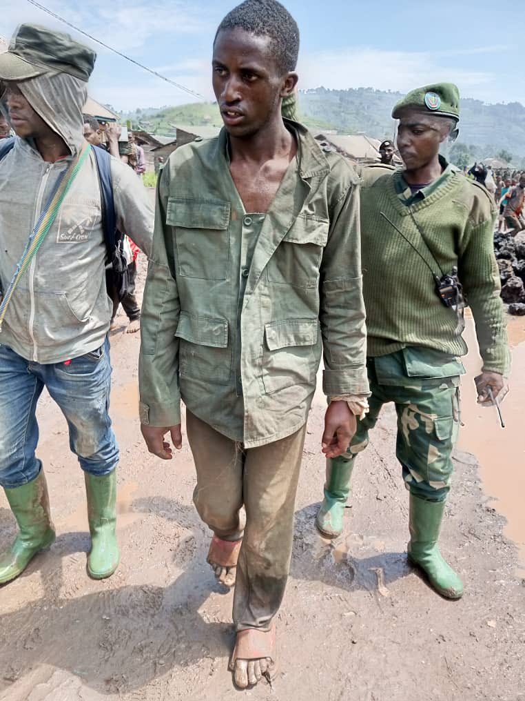 #Congo 🇨🇩
 Le Nettoyage Ethnique que subissent les Banyarwanda du Kivu, le délit de faciès… est une réalité que certains doivent subir jusqu’à ce que leurs poumons crachent le sang. Ce jeune homme du Kivu avait été arrêté et maintenant <a href="/GuillaumeNdjike/">NDJIKE Guillaume</a> l’emploi pour sa nouvelle