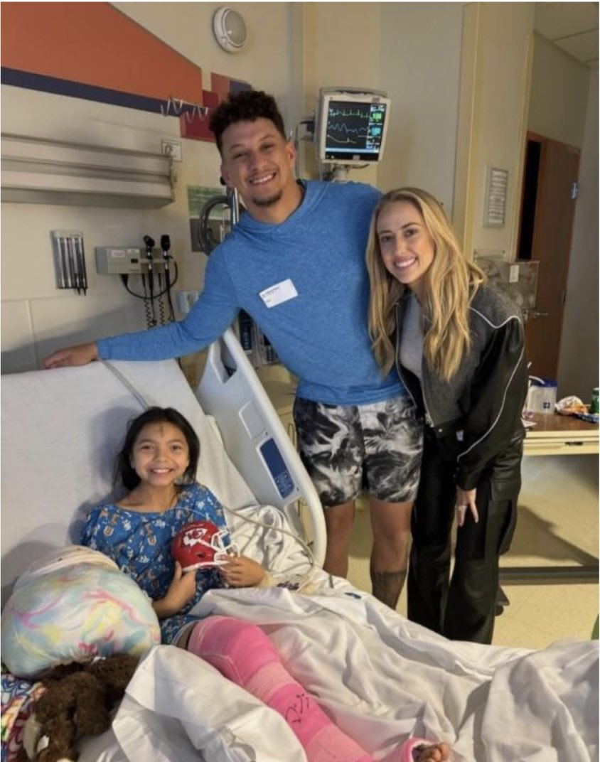 Patrick and Brittany Mahomes took some time to visit children who were struck by gunshots during the #Chiefs Super Bowl parade. Love to see this. All class. 👏 (📸 @malikjackson3)