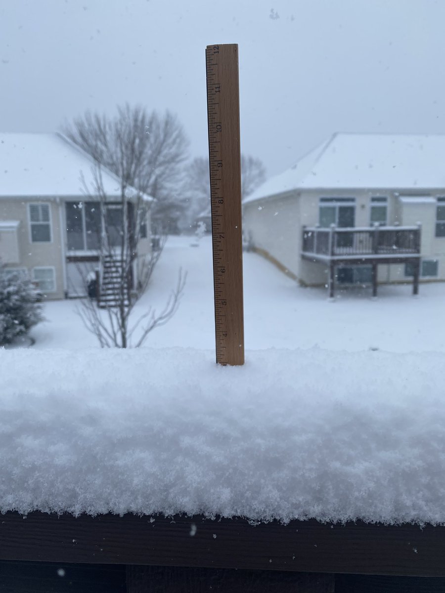 JimG0918's tweet photo. @NWSStLouis 3 inches in O’Fallon, MO at 1pm https://t.co/ggk16BAu4s