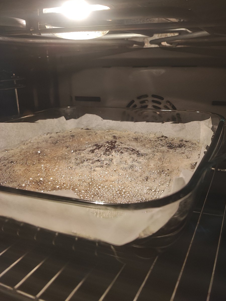 Kodumun sitesinde yine bi tarif gördüm deniyim dedim LAN BENİMKİ NİYE PRİL KOYMUŞUM GİBİ OLDU İMDAT (Browni) (evet hiç benzemiyor)