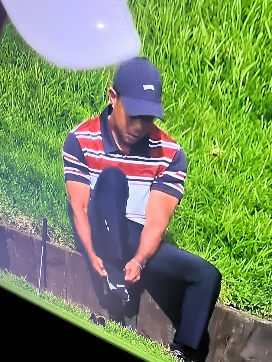 Lekker <a href="/TigerWoods/">Tiger Woods</a> 
Still wearing the <a href="/Nike/">Nike</a> socks 😬😂
Love never dies 

#tigerwoods 
#golf 
#nike 
#sundayred 
#pga