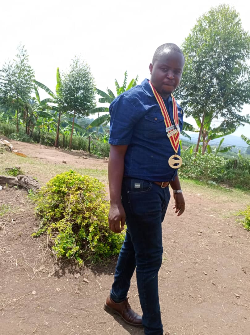 Mer1Meron's tweet photo. Today was a memorable day at Kibatsi SDA school where we had A make every child smile project as Rotaract club of BUSHENYI the family that serve above self 🥰🥰, well done team 👍👍 and if u get a chance join a Rotaract club, thanks to the management of the school https://t.co/ebXHTxjbeH