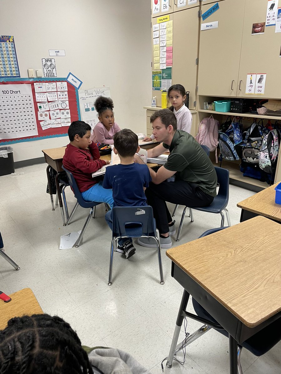 Green2Learn's tweet photo. Tier 1 differentiated groupings and explicit small group instruction happening at Ethridge Elementary!!!! https://t.co/MVM5ooJwpf