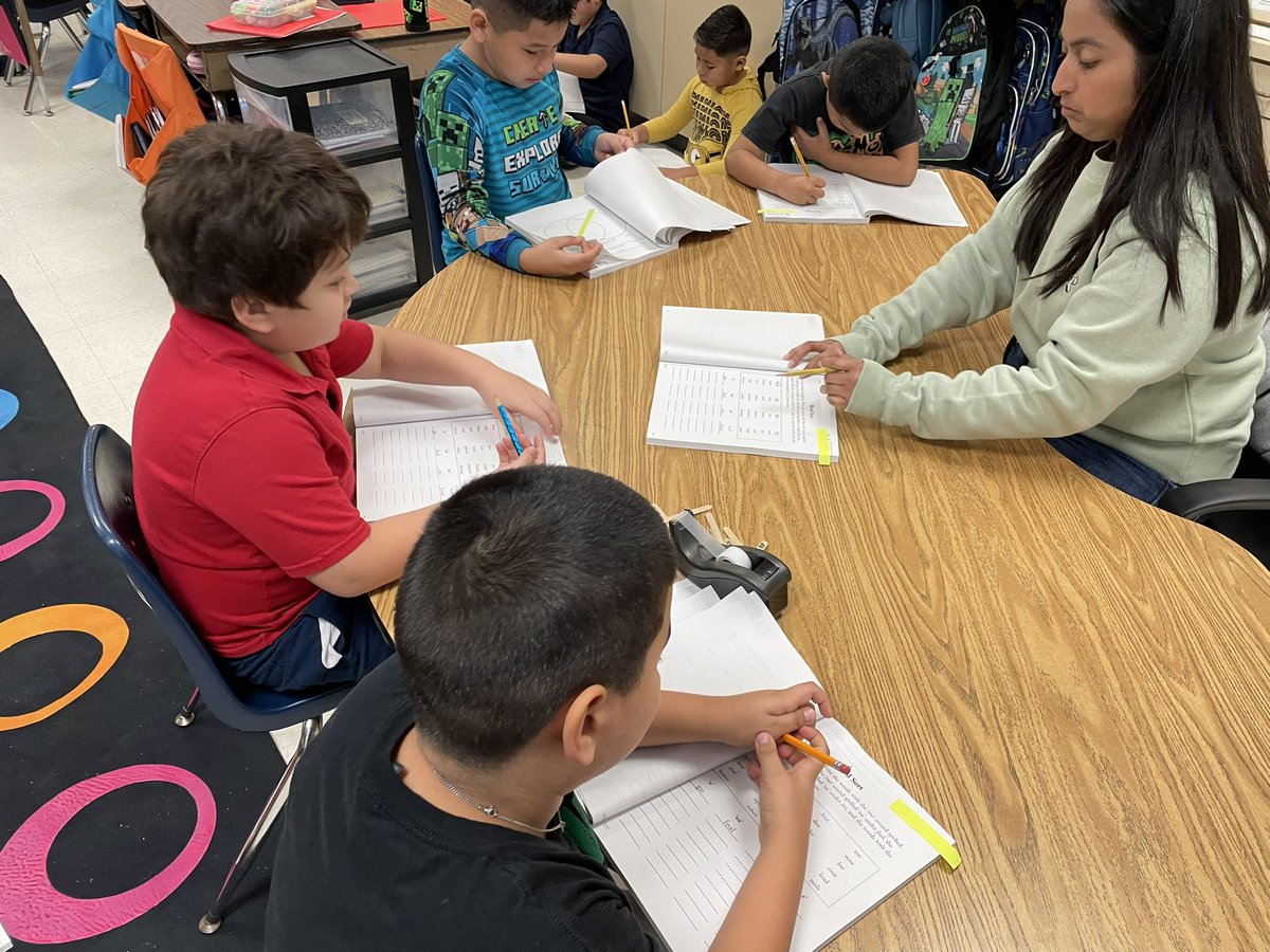Green2Learn's tweet photo. Tier 1 differentiated groupings and explicit small group instruction happening at Ethridge Elementary!!!! https://t.co/MVM5ooJwpf