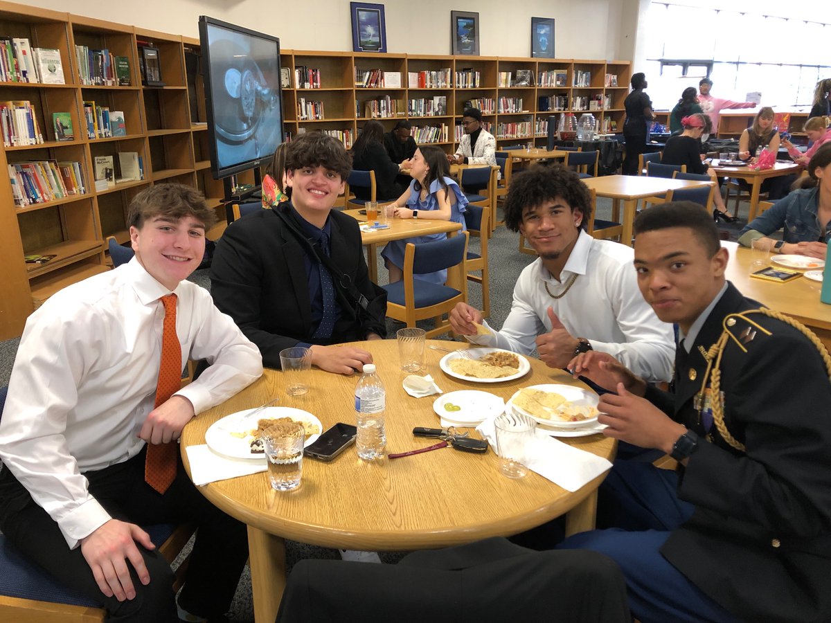 Justen Taylor 2024 (@justentaylor7) on Twitter photo Celebrating with 3 of my teammates being selected 1 of 15 Outstanding Seniors today. Grateful. What an honor to share this journey with each of you. Celebrating with 3 of my teammates being selected 1 of 15 Outstanding Seniors today. Grateful. What an honor to share this journey with each of you.