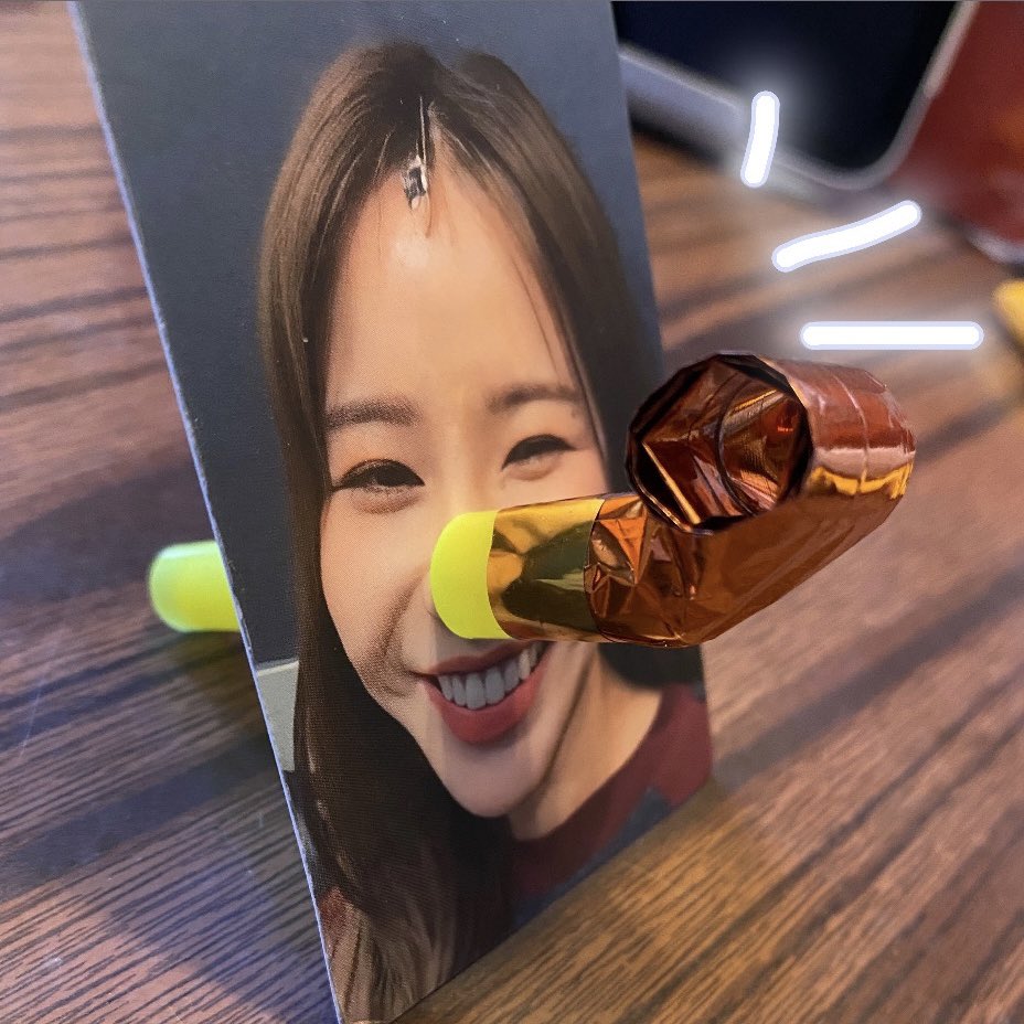 chisinmoonce's tweet photo. <𝗠𝗬 𝗦𝗨𝗣𝗘𝗥𝗦𝗧𝗔𝗥>
Special Gift Reveal!
Yong’s Talented Nose(?) with Party Horn
應援包內容物之一 另準備100份會於21/2容生日fm會場外派發
紙片全部我自己人手切割，所以每張都可能有差異瑕��，望大家見諒
因為會接觸口部，��生問題建議大家用前清潔一下吹嘴
Just for fun hehe
#solar https://t.co/bL056288Av