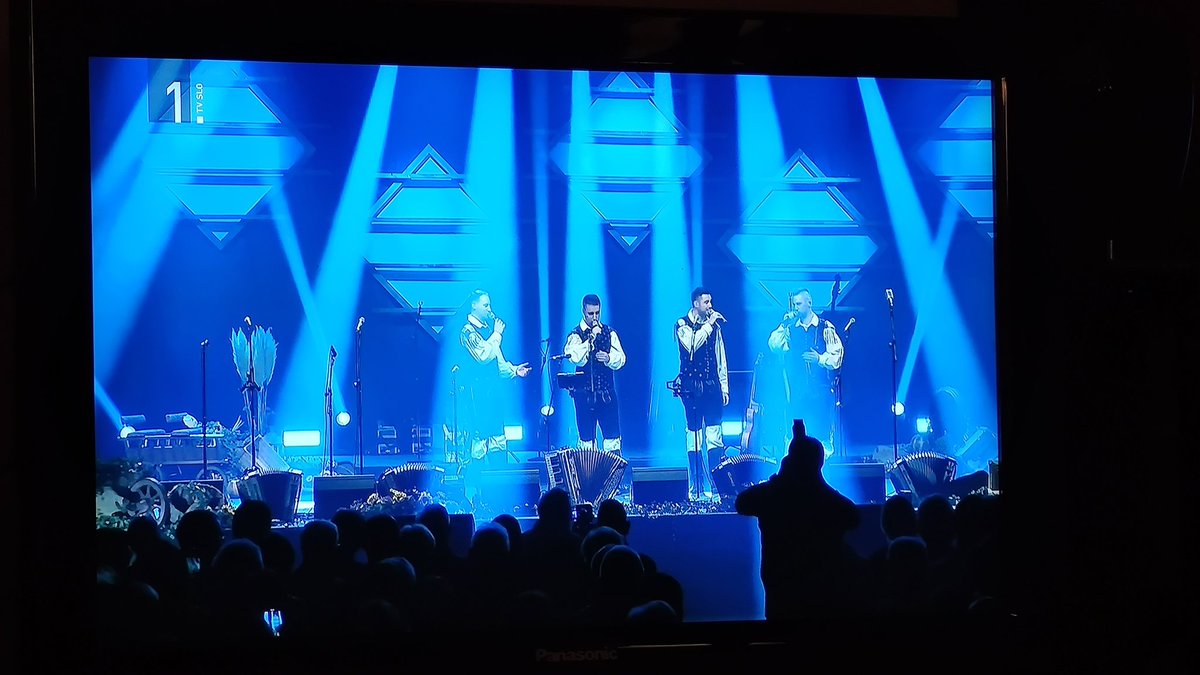 iztokX's tweet photo. aha, se je že začel 😋. .. #Slotv #vukojebina https://t.co/GPgsP6NVxx