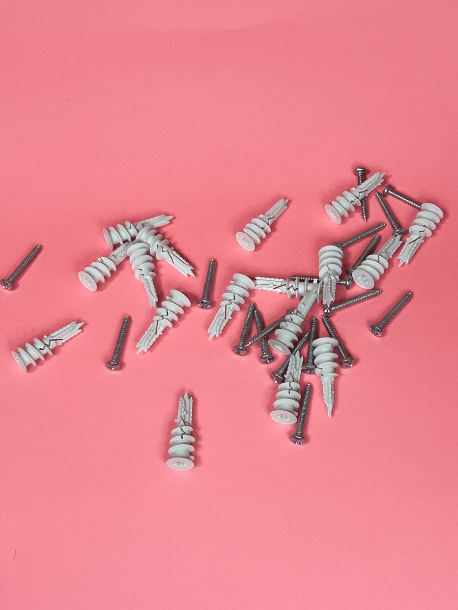ugc_maddy's tweet photo. Valentines Day Campaign for my SMM client 💗 

It’s not always easy coming up with engaging content for a hardware company - but special occasions like this give me inspiration 📸

Simplistic &amp; eye catching product photography for this shoot 🫶🏼

#SocialMediaManagement #photoshoot https://t.co/fWlNE4gyaw