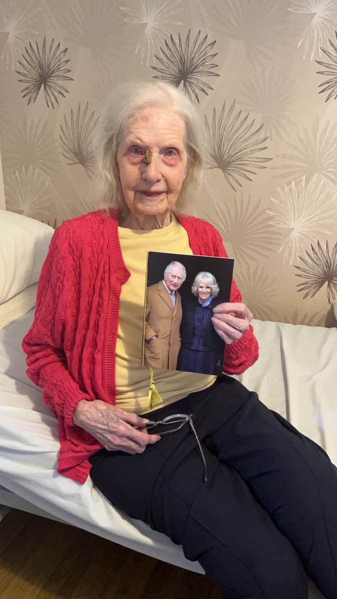 It's not every day you turn 100! The Waverley Lodge team pulled out all the stops to organise a big birthday bash for resident Irene. "It was a lovely party, and the Kings card is splendid," she commented.
hillcare.net/press-releases…
#YoureInCaringHands hillcare.net