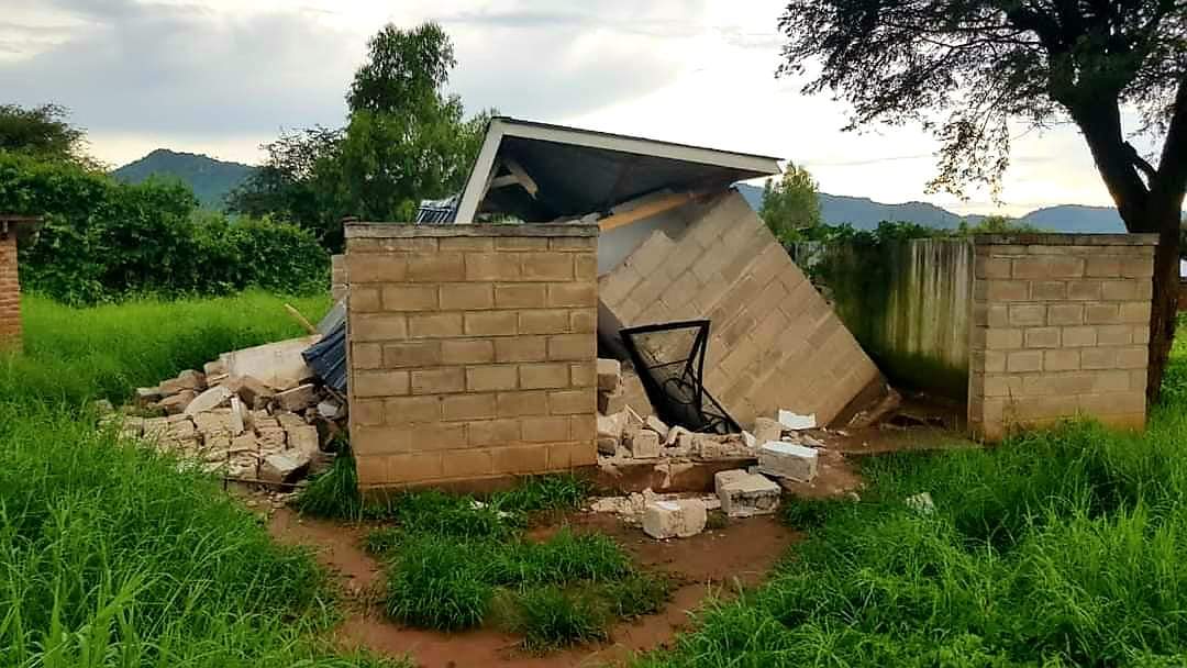MalawiElects's tweet photo. Around March 2022, Rumphi CSOs demanded an explanation from Rumphi district council on how the council  used K15.9 million to build a toilet at guardian shelter at Rumphi district hospital.

The K15.9 toilet has meanwhile collapsed.

RIP K15.9m toilet as we await an explanation. https://t.co/W2b6ZOAerZ