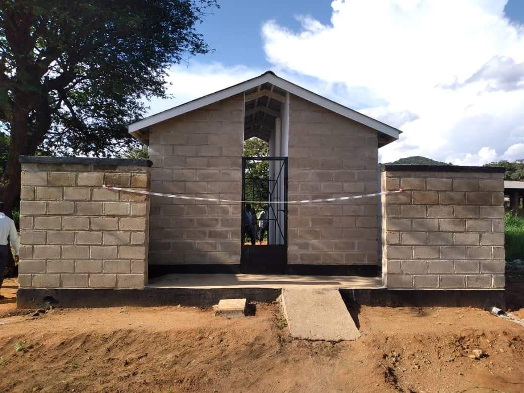 MalawiElects's tweet photo. Around March 2022, Rumphi CSOs demanded an explanation from Rumphi district council on how the council  used K15.9 million to build a toilet at guardian shelter at Rumphi district hospital.

The K15.9 toilet has meanwhile collapsed.

RIP K15.9m toilet as we await an explanation. https://t.co/W2b6ZOAerZ