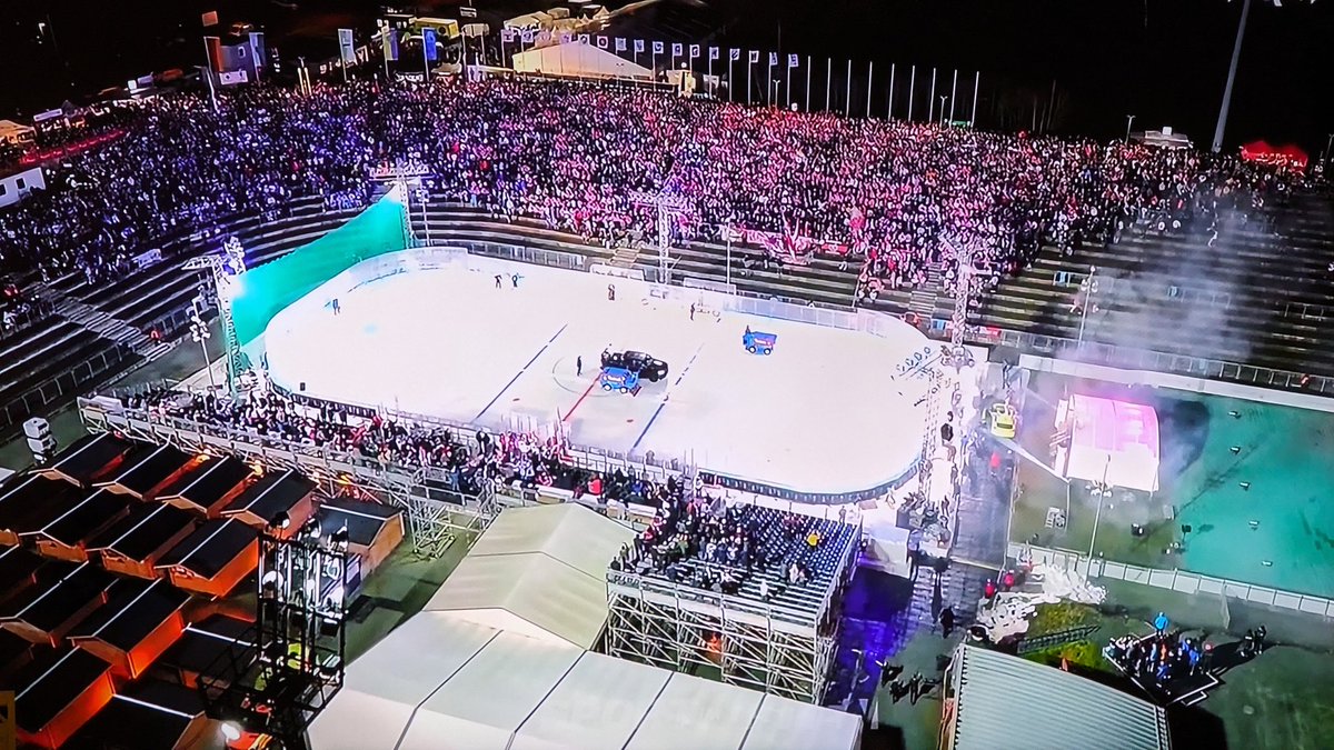 Sieht gut aus.
Es muss für Freiluft-Eishockey nicht immer ein großes Fußball Stadion sein. Es geht auch Mal eine Skisprung Schanze.

#DEL2 #HockeyOutdoorTriple #WinterDerby #MDR