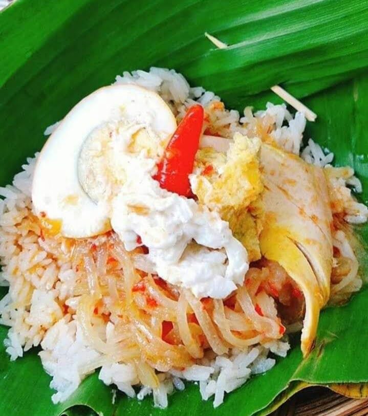 sedikit kata untuk hari ini

banggalah dengan siapa dirimu
dan jangan malu
dengan cara pandang orang lain
terhadap diri
berterima kasihlah pada diri sendiri
karena telah menjadi yang terbaik

love - light - joy  🫶

- tak perlu mudik solo buat sarapan sego liwet 😋

♏