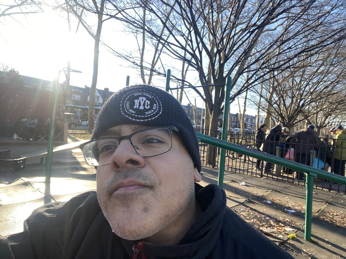 juanjeremy100's tweet photo. Early work dismissal took advantage of the beautiful day and hit the park for #calisthenics #workout #ftness #cornerman #salud #brooklyn #escape @WWE #wwe #SmackDown @GleasonsGym https://t.co/TYBGKYVXOf