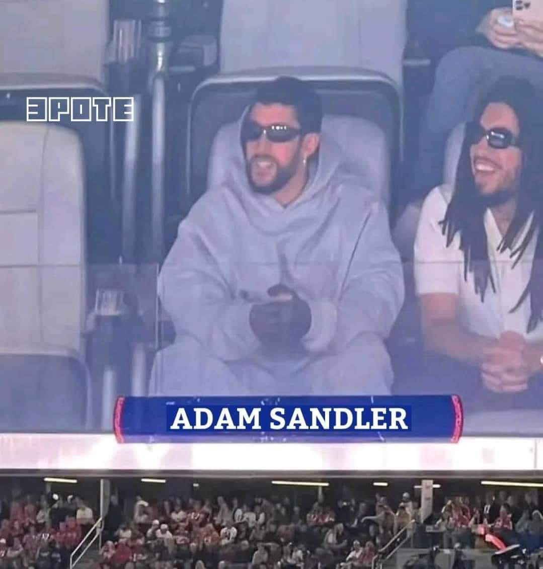 forerolas's tweet photo. cómo van a confundir a bad bunny con adam sandler jsksksjsjajajaj https://t.co/bk6za7Bmrk