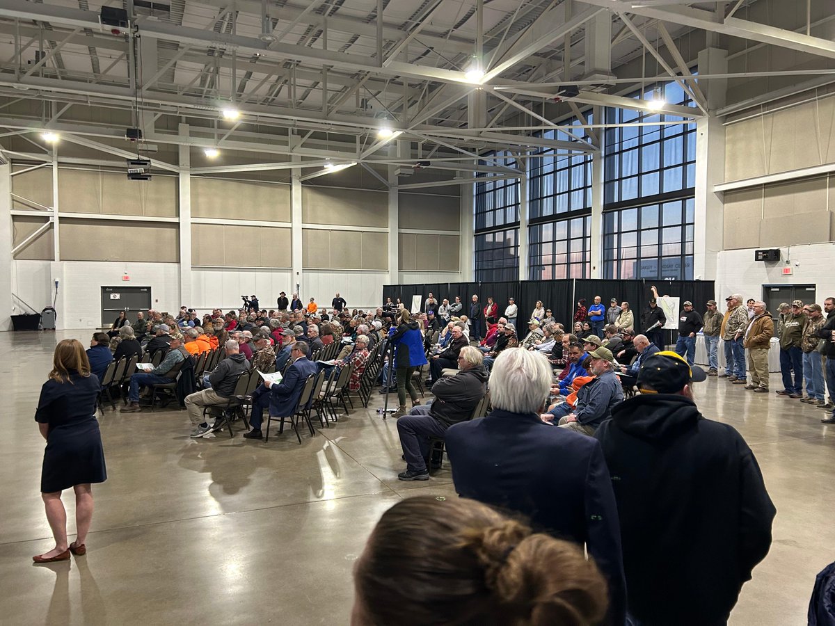 Over 300 people came to Oakley-Lindsay Center yesterday to learn about the Quincy Bay Restoration project! Read more about the meeting: ow.ly/rx1y50QEjGZ

#QuincyBayRestoration #RiverRestoration #CommunityEngagement #NaturalHabitats #MississippiRiverRestoration #Klingner