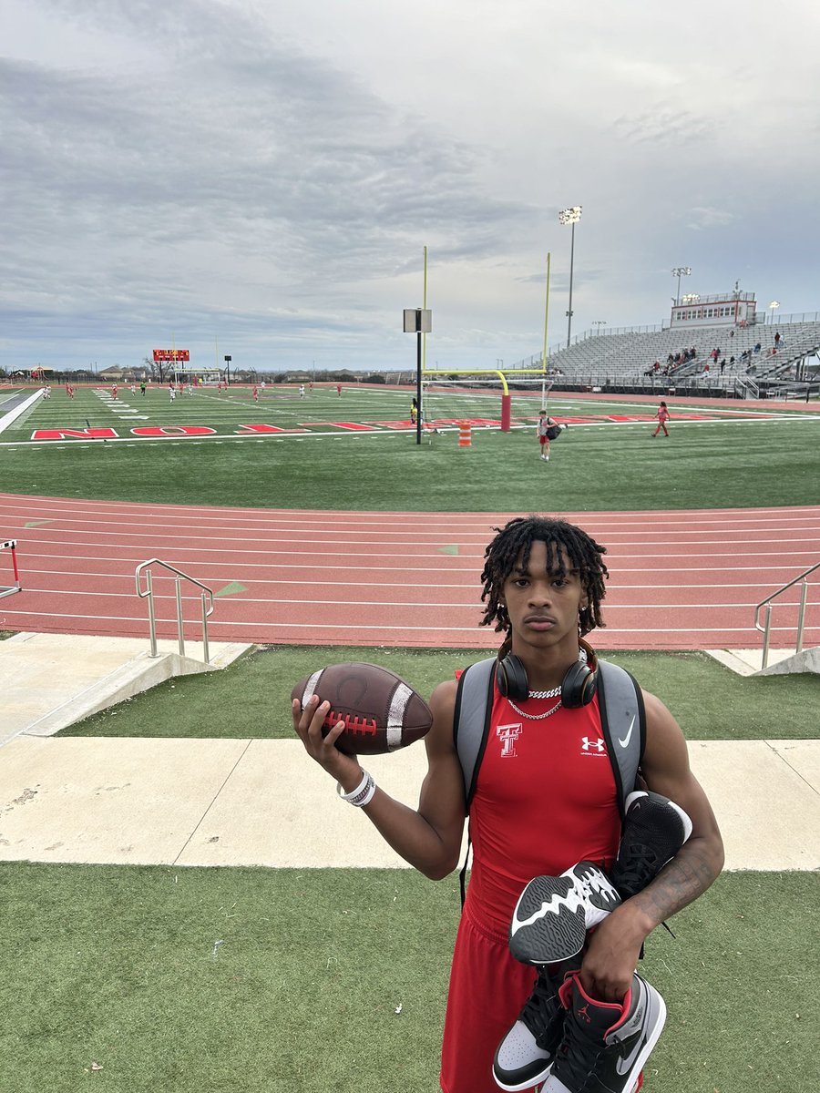 xman_1k's tweet photo. Had a great time supporting the Lake girls Soccer game @CoachCope23 @LBBroncoFB @Coach_Menking #BRONCOCHALLENGE #TEAMFLA$H https://t.co/f4svqLn9o4