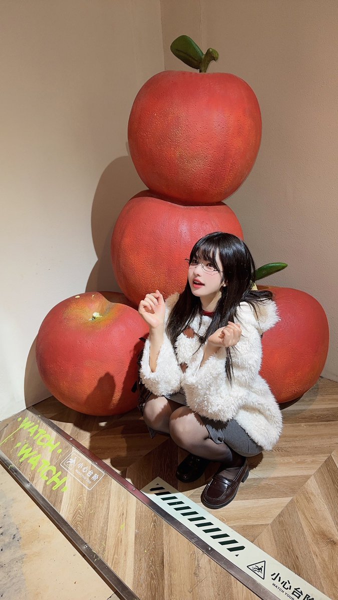 路过一群大苹果🍎🍎🍎 https://t.co/9fF3WEyYSG