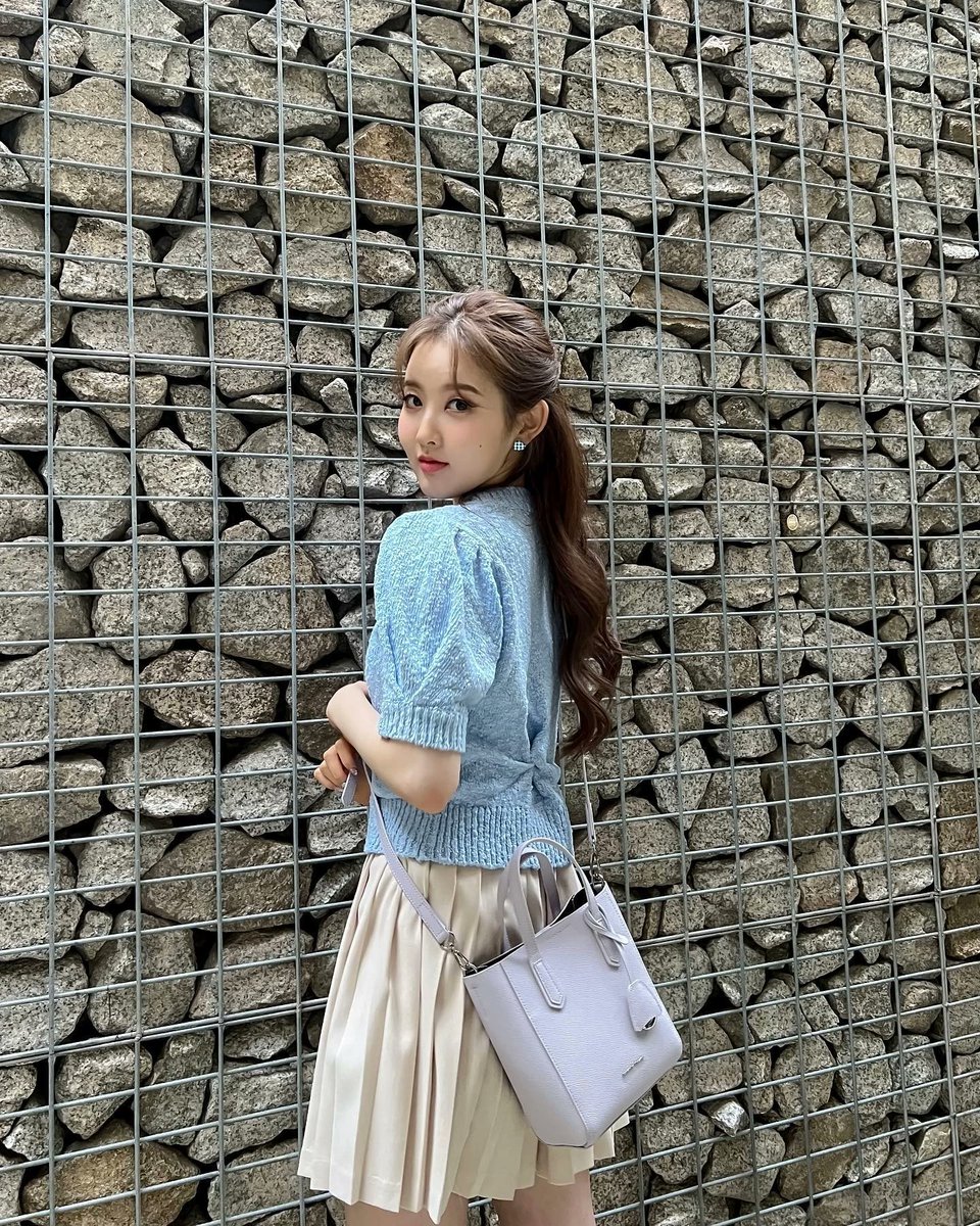 spaw_luvs's tweet photo. 𝕤he is not blonde! 𝕠mg 🫢 es lo que escucho cuando paso al lado de todos pero nadie sabe que ando una peluca y van a tener a su barbie por muchooooo, mi cabello llora por el tinte pero yo me siento queen so que se calle

sai𝕝or ★ 🪐 ve𝕟us ₊ ◦  ︵ 𝓙i͟ye https://t.co/5cMEBLv9So