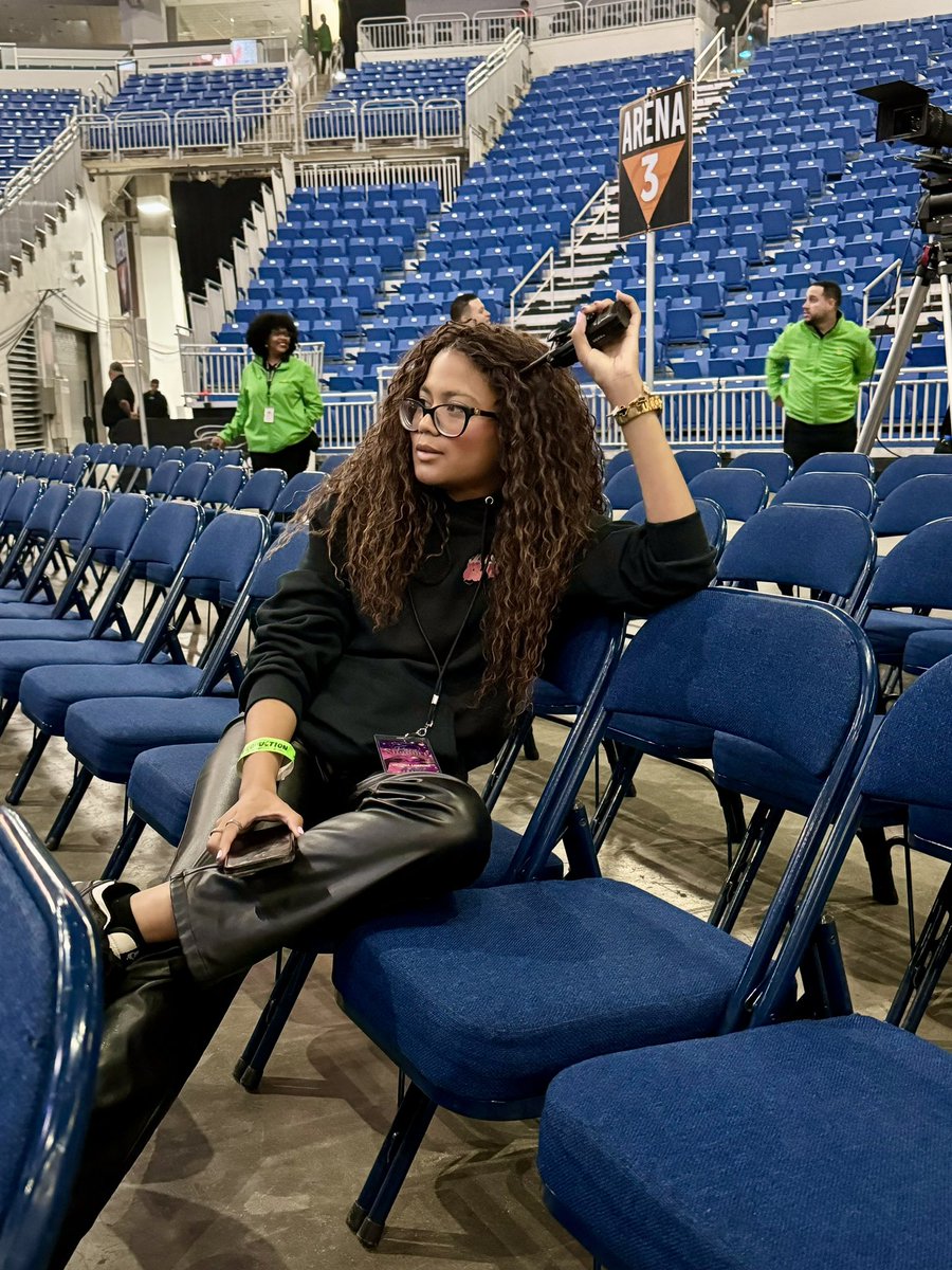 victoriapaolapr's tweet image. ¡¡¡MI SEGUNDO CHOLI!!!

Hoy me levante agradecido porque Dios, me bendigo con hijos y me dijo: “Mantén tu rumbo fijo.” 

 JAY WEELER 4/4 🫶🔥📵 P.S con un excelente CREW!!! Thanks!!!! 

#cordinator #jaywheeeler #productionassistant