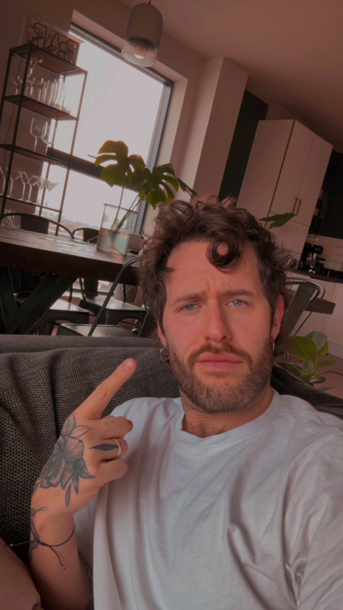 tomtillustrated's tweet photo. Is the face and cauk still a thing? https://t.co/3VIKsorGBc