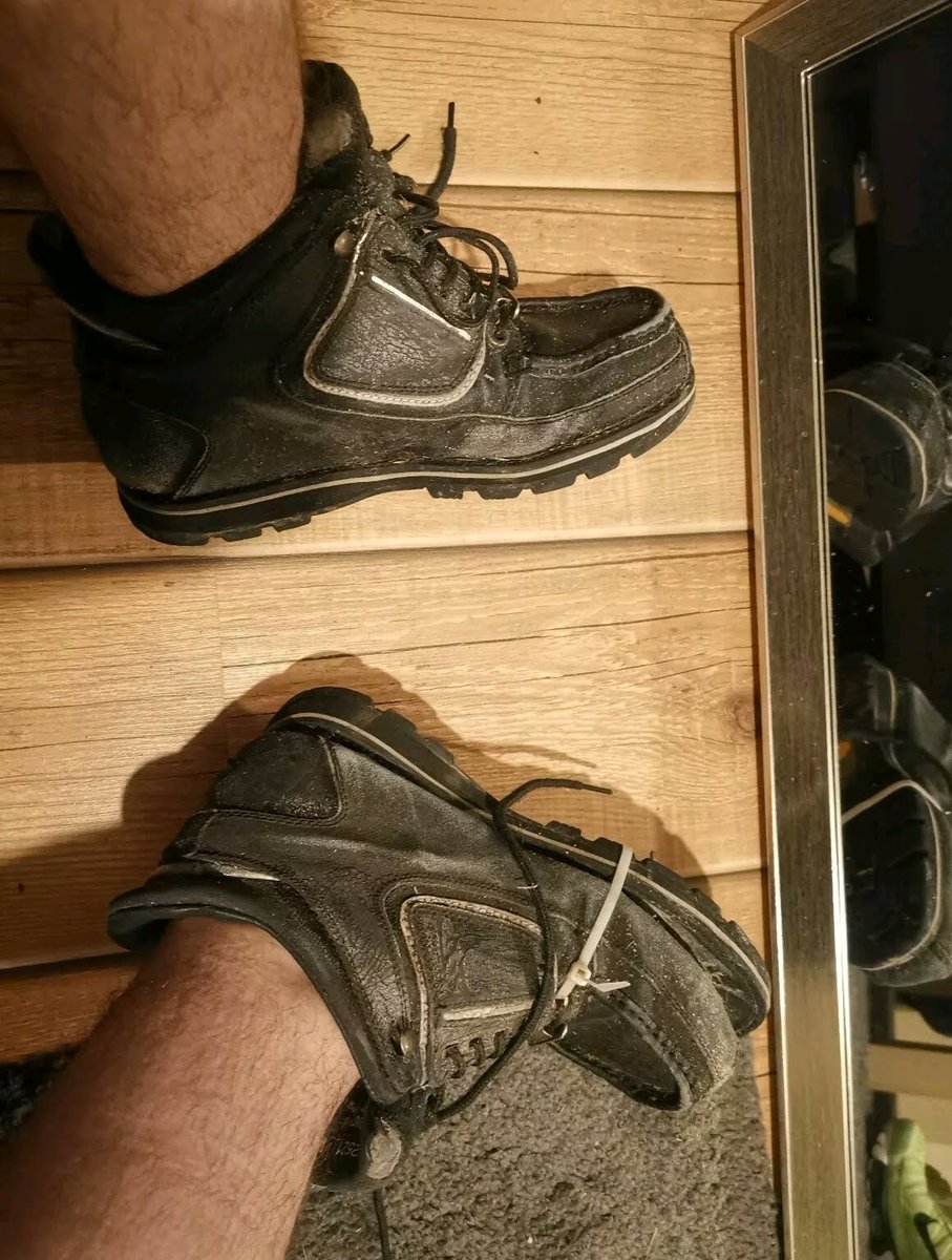 Eatmytrainers tweet media