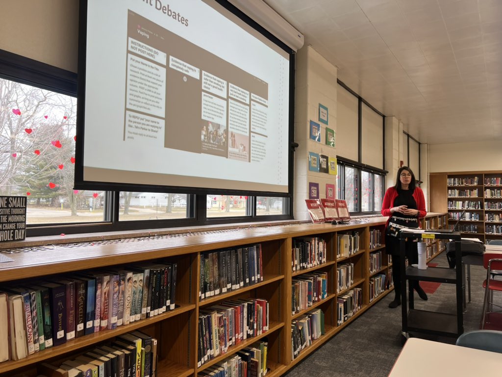 shannoncremeens's tweet photo. Today was a great day hearing my colleagues present at our institute day!! We have such talented educators doing amazing things at @OCUSD_220 #ProudOregonHawk @SrtaRad https://t.co/ps2J1RJ6az