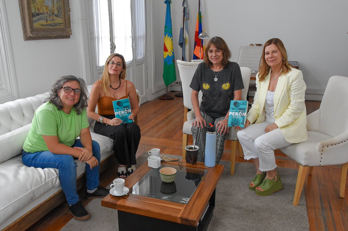 Florencia Saintout (@fsaintout) on Twitter photo Gracias compañera <a href="/AraceliBellotta/">Araceli Bellotta</a> por este libro. Un gran aporte pensado para las nuevas generaciones y para seguir conociendo la enorme figura del general Perón, uno de los líderes más trascendentes y revolucionarios de nuestra historia. Gracias compañera <a href="/AraceliBellotta/">Araceli Bellotta</a> por este libro. Un gran aporte pensado para las nuevas generaciones y para seguir conociendo la enorme figura del general Perón, uno de los líderes más trascendentes y revolucionarios de nuestra historia.